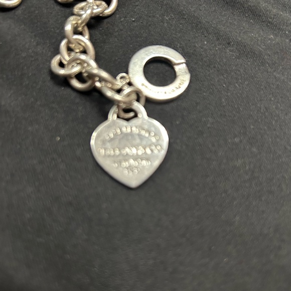 TIFFANY HEART TAG TOGGLE NECKLACE AND BRACELET

NECKLACE 16 in

LIKE NEW - Picture 8 of 13